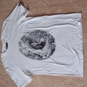 Shark Graphic Tee T-shirt Shirt Adult Medium White Black